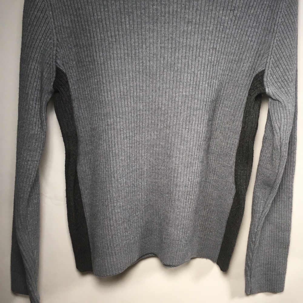 Sisley Italian Two Color V-Neck Sweater - Picture 4 of 5
